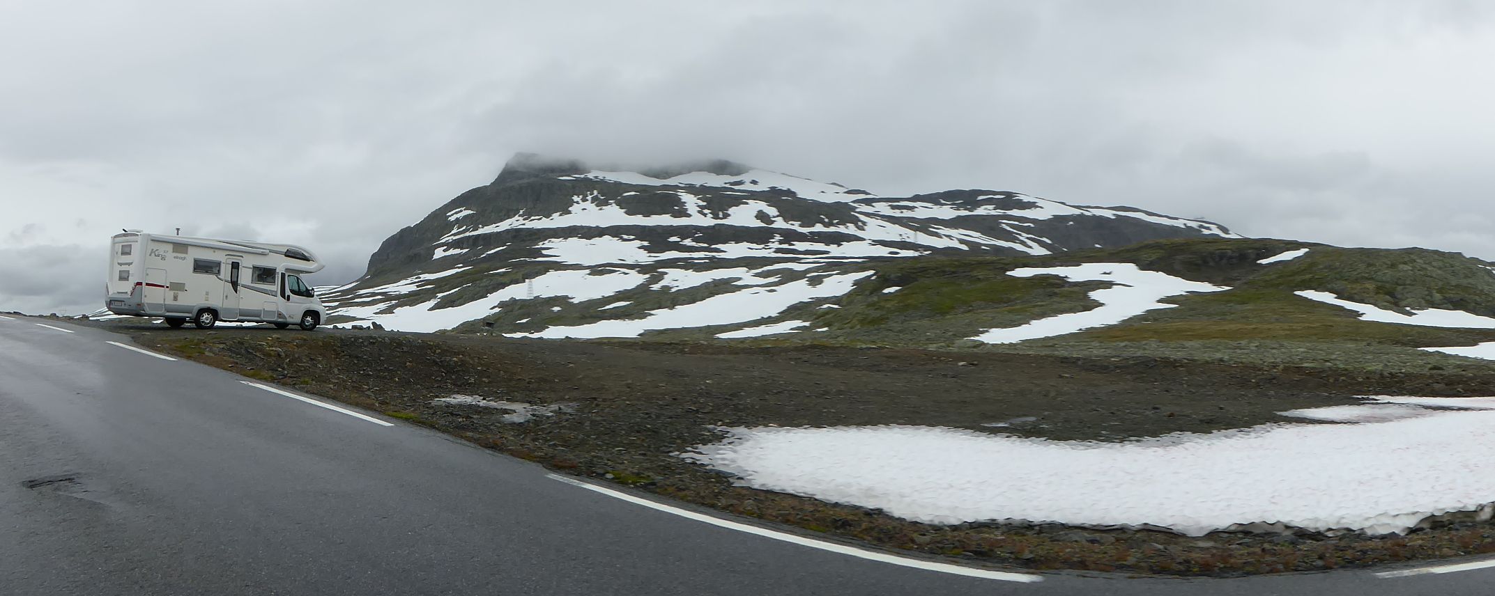 aufregender Bergpass Aurlandsfjellet in Norwegen